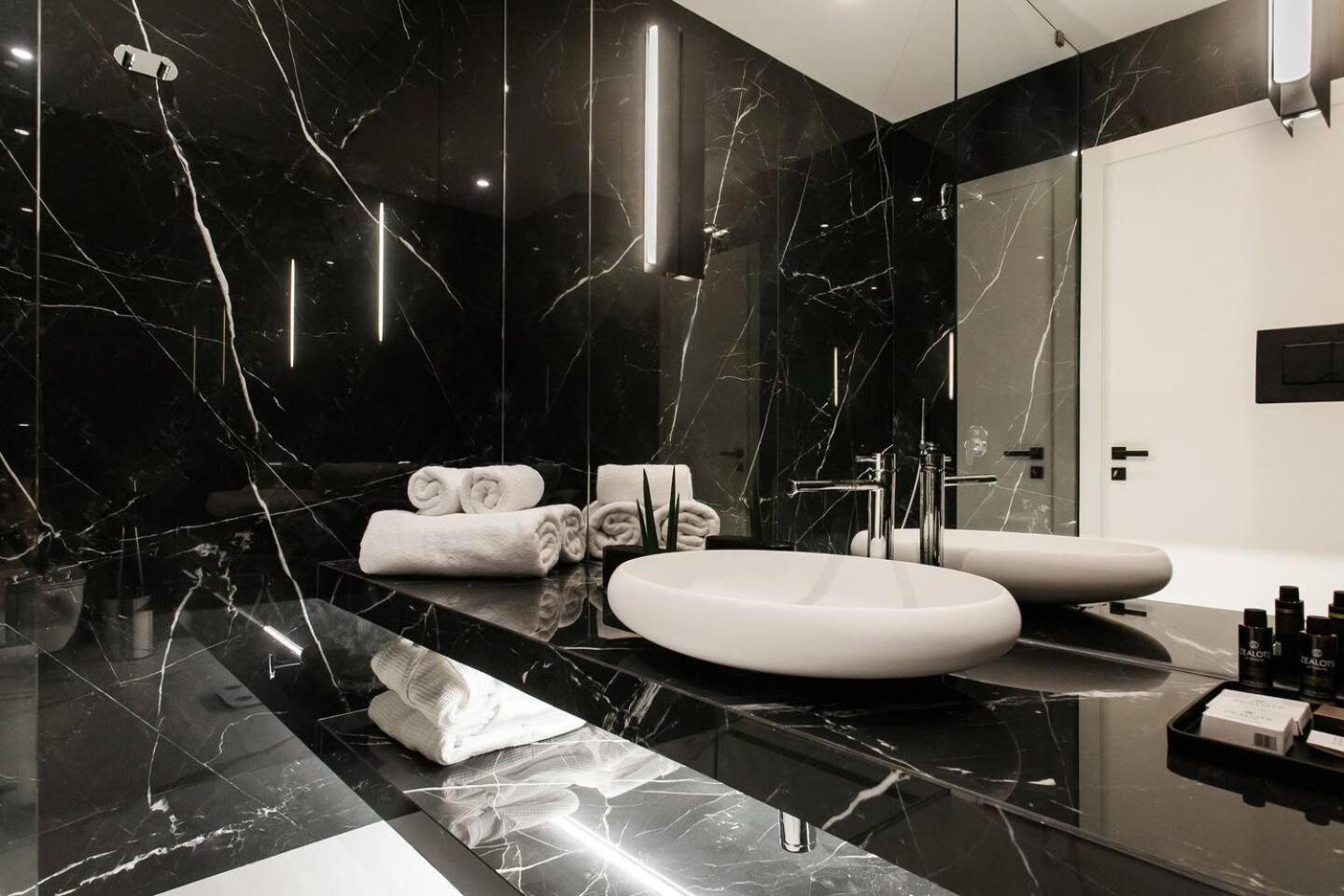 2 Sidebyside Suites In Athens Riviera By The Olon エクステリア 写真